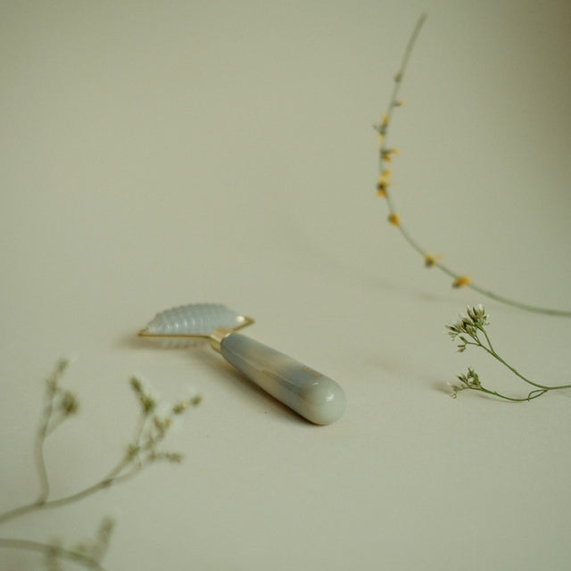 natural stone agate face roller with spikes