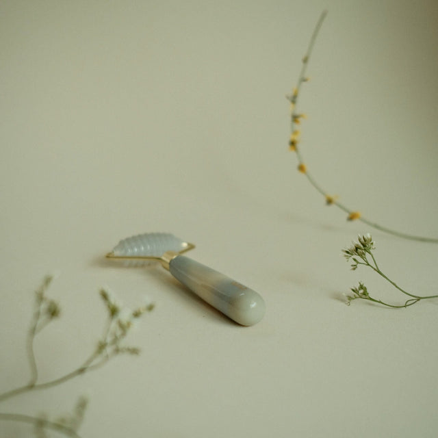 natural stone agate face roller with spikes